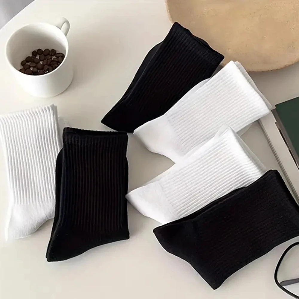 7 Pairs of Women's Classic Black and White Solid Color Casual Socks