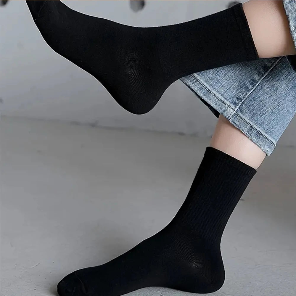 7 Pairs of Women's Classic Black and White Solid Color Casual Socks