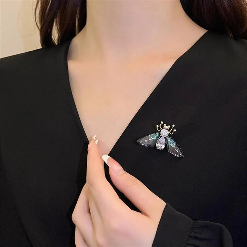 Lovely Butterfly Bee Brooch For Women Shiny Rhinestone Pearl Animal Insect Lapel Pins Wedding Party Coat Dress Jewelry Gifts